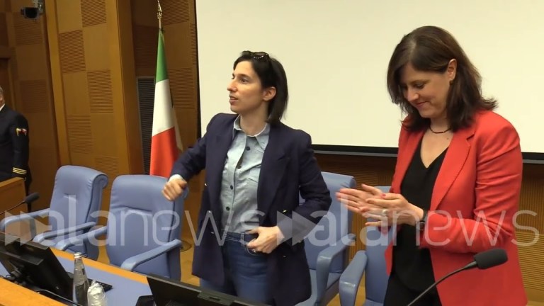 Europee, il PD aggrega i parlamentari dopo il voto: Schlein entra tra gli applausi Europee, il PD aggrega i parlamentari dopo il voto: Schlein entra tra gli applausi