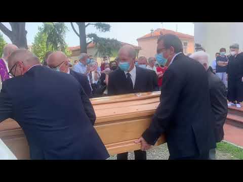 Addio a Frassi: la sua San Giuliano si è fermata e gli ha reso omaggio Addio a Frassi: la sua San Giuliano si è fermata e gli ha reso omaggio