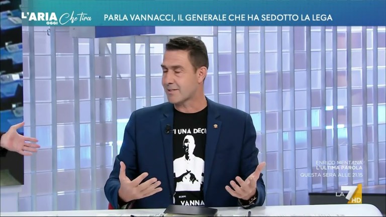 ‘Metti una Decima’, il Generale Roberto Vannacci in ‘camicia nera’: “Che sia nera poco importa, … ‘Metti una Decima’, il Generale Roberto Vannacci in ‘camicia nera’: “Che sia nera poco importa, …