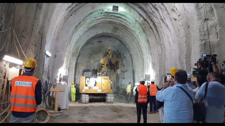 Trasporti Campania, De Luca: “Tra un anno raddoppio Linea Cumana anche a Pozzuoli” (02.07.20) Trasporti Campania, De Luca: “Tra un anno raddoppio Linea Cumana anche a Pozzuoli” (02.07.20)