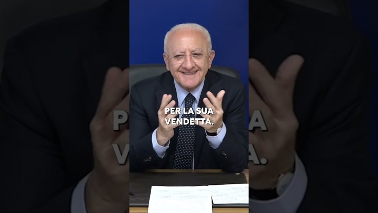 DE LUCA CONTRO GIORGIA MELONI: “4 MESI DI ROSICAMENTO PER PREPARARE QUELLA PERFORMANCE” DE LUCA CONTRO GIORGIA MELONI: “4 MESI DI ROSICAMENTO PER PREPARARE QUELLA PERFORMANCE”