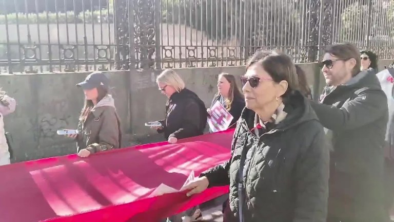 25 novembre, a Napoli corteo della Cgil: “No violenza di genere” 25 novembre, a Napoli corteo della Cgil: “No violenza di genere”