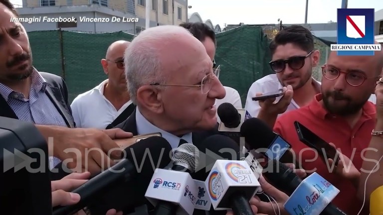 Roma-Pompei, De Luca: “Cerimonia per un treno mensile, ridicolo” Roma-Pompei, De Luca: “Cerimonia per un treno mensile, ridicolo”