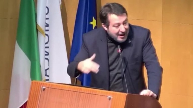 Ponte sullo Stretto, Salvini: 10 minuti per un tragitto che oggi si fa in 120 Ponte sullo Stretto, Salvini: 10 minuti per un tragitto che oggi si fa in 120