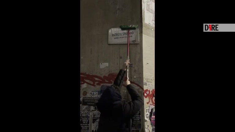 Napoli – LAVORO. STUDENTI ‘INTITOLANO’ PIAZZE A 19ENNE MORTO PER FUGA AMMONIACA (13.02.25) Napoli – LAVORO. STUDENTI ‘INTITOLANO’ PIAZZE A 19ENNE MORTO PER FUGA AMMONIACA (13.02.25)