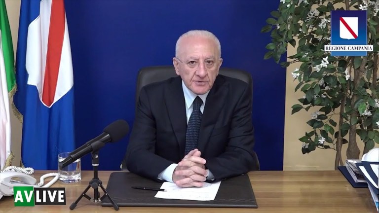 De Luca: “Dobbiamo contrastare e bloccare l’autonomia differenziata, è un’idea devastante” De Luca: “Dobbiamo contrastare e bloccare l’autonomia differenziata, è un’idea devastante”