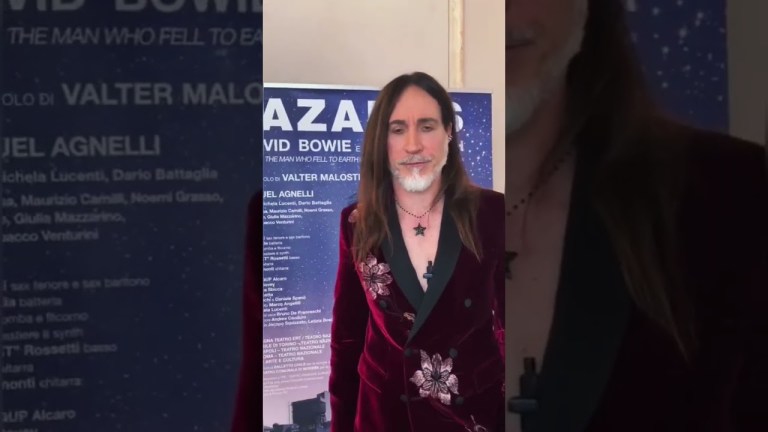 Manuel Agnelli è il protagonista di Lazarus, l’opera rock di David Bowie Manuel Agnelli è il protagonista di Lazarus, l’opera rock di David Bowie