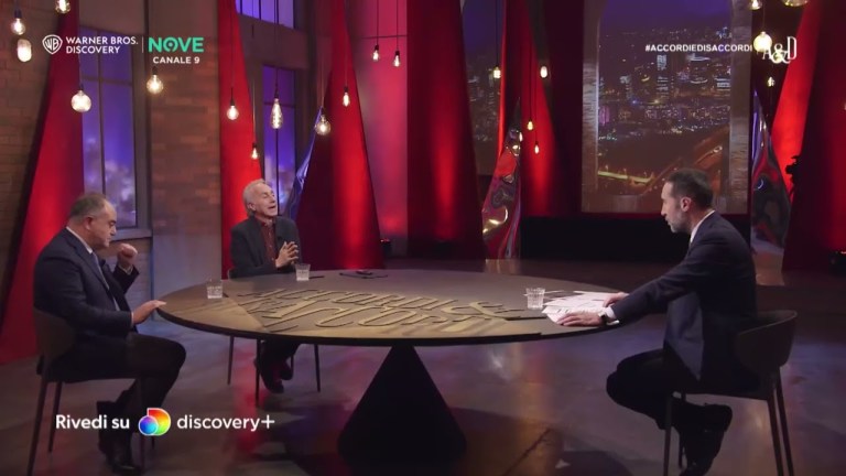 Travaglio: “Perché il Governo non vuole le intercettazioni? Per salvare i colletti bianchi Travaglio: “Perché il Governo non vuole le intercettazioni? Per salvare i colletti bianchi