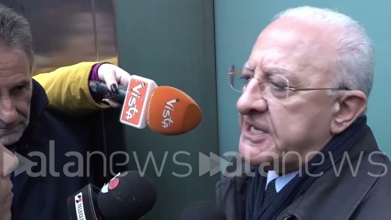 De Luca: “In Campania lavoriamo, non pensiamo a Fitto e Meloni” De Luca: “In Campania lavoriamo, non pensiamo a Fitto e Meloni”