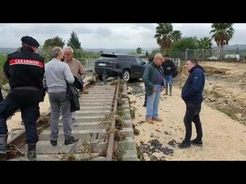 Maltempo, le immagini delle ricerche della coppia dispersa a Scordia Maltempo, le immagini delle ricerche della coppia dispersa a Scordia