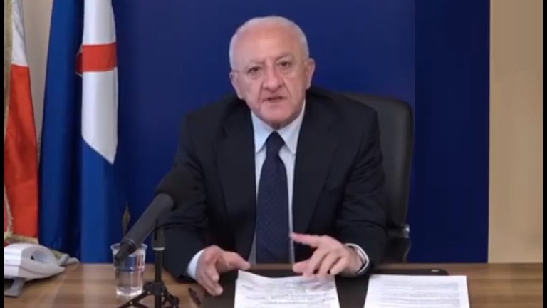 Campania – De Luca: “Controlli bus dall’Estero. Ipotesi carta identità a ristorante” (31.07.20) Campania – De Luca: “Controlli bus dall’Estero. Ipotesi carta identità a ristorante” (31.07.20)