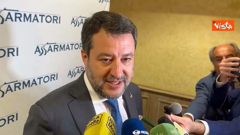 Salvini: “In alcune tratte autostradali si potranno superare i 130 km/h” Salvini: “In alcune tratte autostradali si potranno superare i 130 km/h”