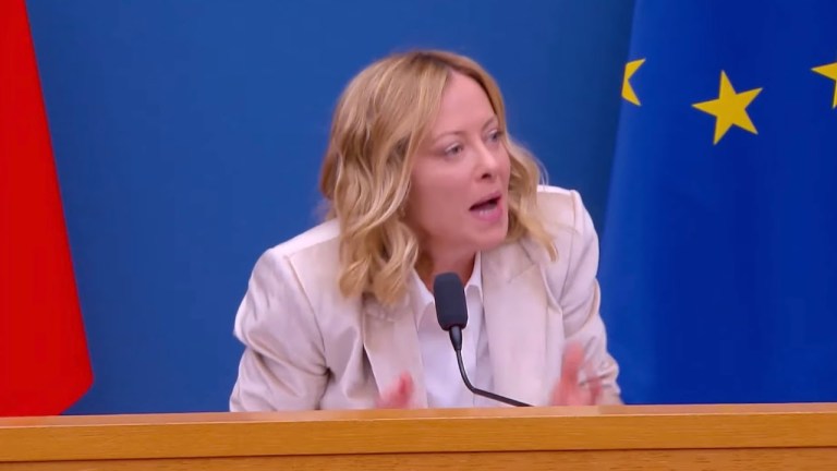 GIORGIA MELONI IRRITATA: “NON HO MAI PARLATO DI COMPLOTTI CONTRO IL CENTRODESTRA” GIORGIA MELONI IRRITATA: “NON HO MAI PARLATO DI COMPLOTTI CONTRO IL CENTRODESTRA”