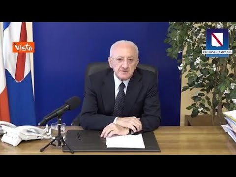 De Luca: “Salvini senza la barba sembra un capitone, lo porto nel cuore come una reliquia” De Luca: “Salvini senza la barba sembra un capitone, lo porto nel cuore come una reliquia”