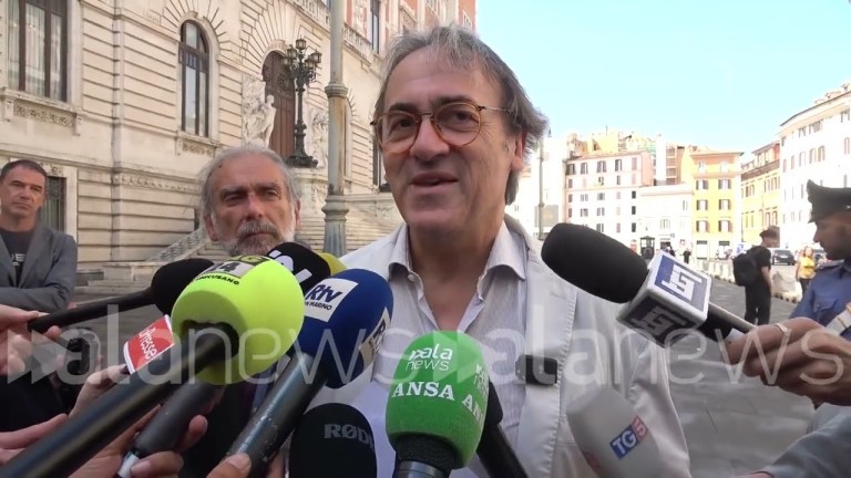 Caso Sangiuliano, Bonelli presenta un esposto in procura: “Da ricostruzione qualcosa non torna” Caso Sangiuliano, Bonelli presenta un esposto in procura: “Da ricostruzione qualcosa non torna”