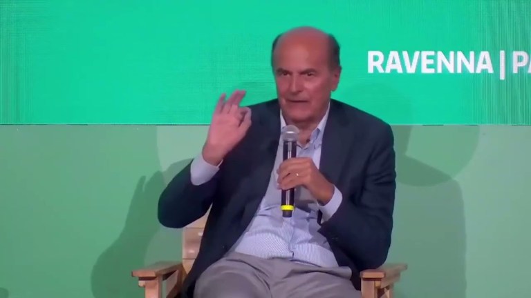 Vannacci, la stoccata di Bersani: “Possibile dare del coglione a un generale?” Vannacci, la stoccata di Bersani: “Possibile dare del coglione a un generale?”