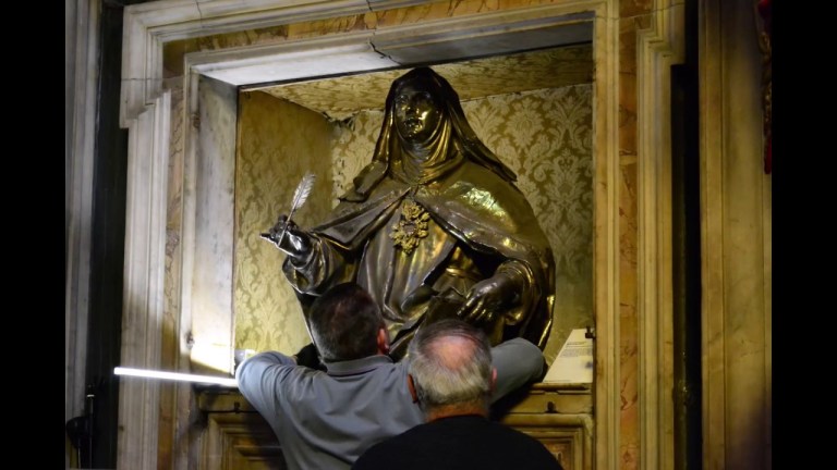 #LACULTURANONSIFERMA #VISIONIDAITERRITORI: SAN GENNARO E I BUSTI ARGENTEI DEI COMPATRONI DI NAPOLI #LACULTURANONSIFERMA #VISIONIDAITERRITORI: SAN GENNARO E I BUSTI ARGENTEI DEI COMPATRONI DI NAPOLI