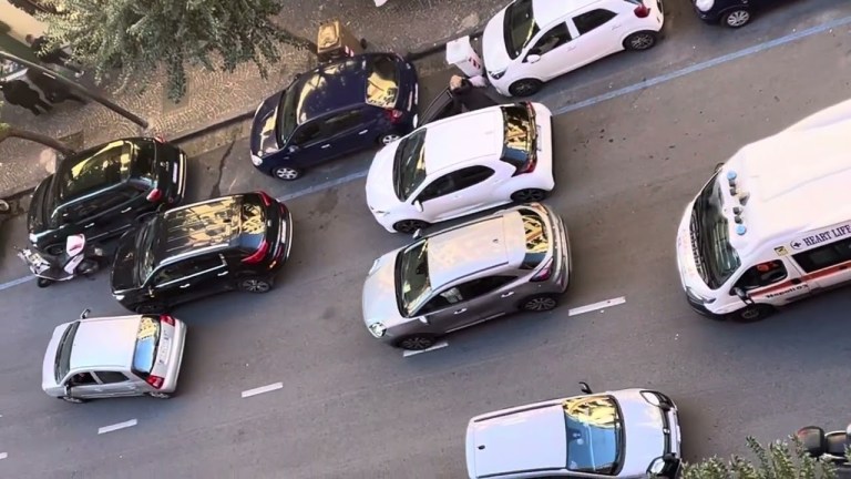 Napoli, municipalità collinare: sabato di fine anno con traffico infernale. Napoli, municipalità collinare: sabato di fine anno con traffico infernale.