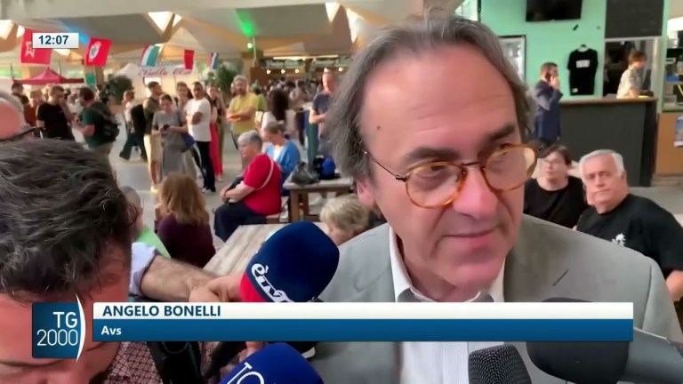 La politica italiana guarda alla Francia La politica italiana guarda alla Francia