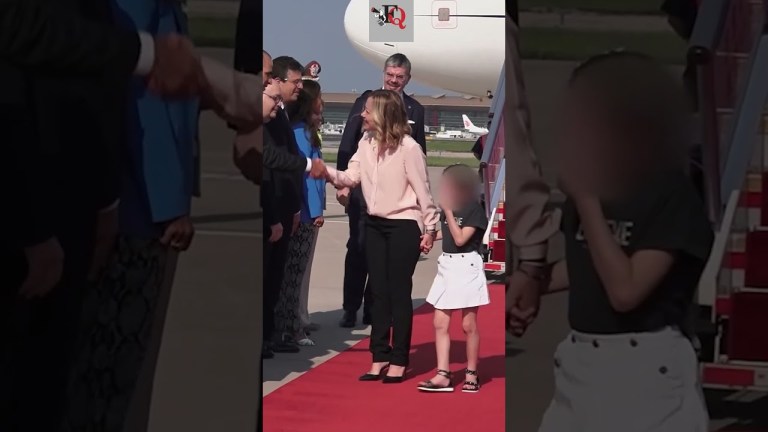 AL VIA LA MISSIONE DI MELONI IN CINA: LA PREMIER ATTERRATA A PECHINO INSIEME ALLA FIGLIA #news AL VIA LA MISSIONE DI MELONI IN CINA: LA PREMIER ATTERRATA A PECHINO INSIEME ALLA FIGLIA #news