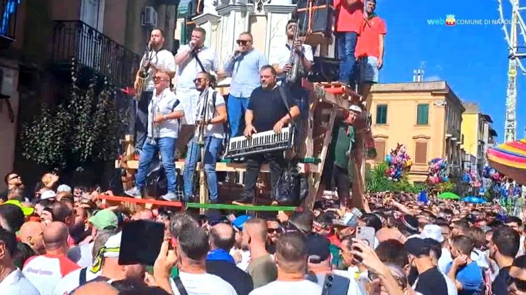 La Festa dei gigli di Barra dal 31 agosto fino a fine settembre La Festa dei gigli di Barra dal 31 agosto fino a fine settembre