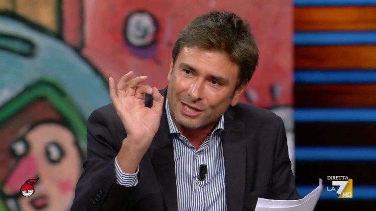 Di Battista contro Giorgia Meloni: “Si comporta da cameriera dei poteri forti” Di Battista contro Giorgia Meloni: “Si comporta da cameriera dei poteri forti”