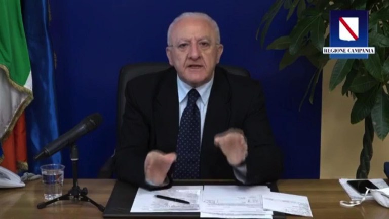 Fase 2, De Luca: “Blocco nordista, in Campania meno tamponi e mascherine” Fase 2, De Luca: “Blocco nordista, in Campania meno tamponi e mascherine”