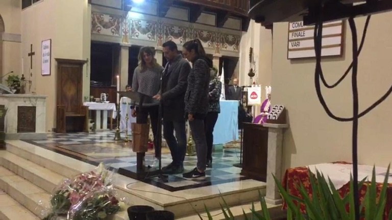 Funerale di Sara Anzanello, il fidanzato legge la lettera-testamento della pallavolista Funerale di Sara Anzanello, il fidanzato legge la lettera-testamento della pallavolista
