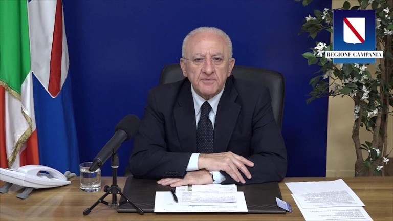 Vaccino, De Luca: “La Campania è la regione più efficiente in Italia” Vaccino, De Luca: “La Campania è la regione più efficiente in Italia”