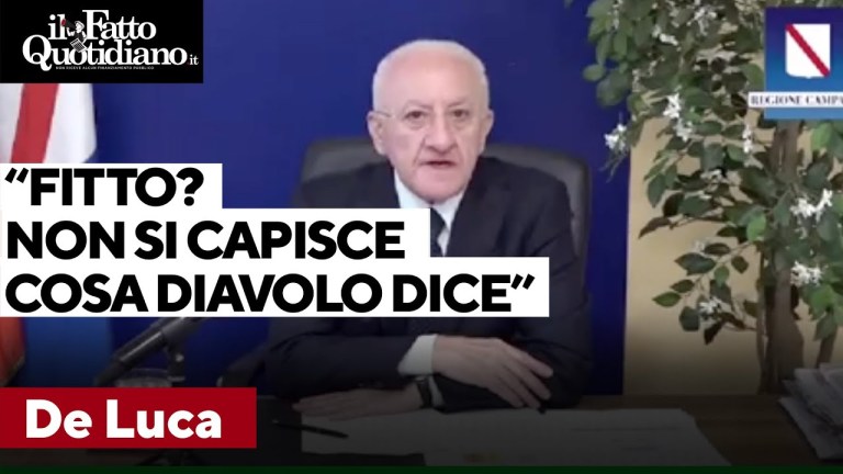 De Luca: “Diamo un premio ai giornalisti che traducono le pappolate di Fitto” De Luca: “Diamo un premio ai giornalisti che traducono le pappolate di Fitto”