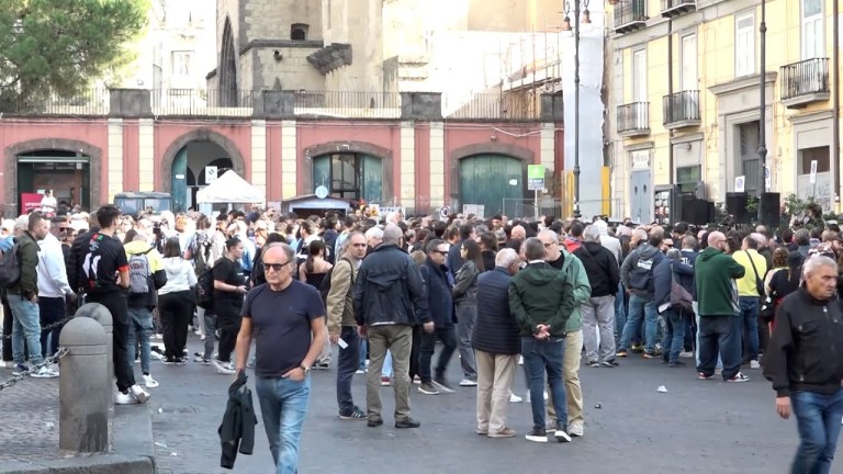LIBERIAMO NAPOLI DALLA VIOLENZA, ASSOCIAZIONI SINDACATI E POLITICA IN PIAZZA LIBERIAMO NAPOLI DALLA VIOLENZA, ASSOCIAZIONI SINDACATI E POLITICA IN PIAZZA