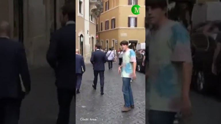 STUDENTE CONTESTA SANGIULIANO per il caro affitti STUDENTE CONTESTA SANGIULIANO per il caro affitti
