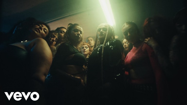 Alessandra Amoroso – Mezzo Rotto (video official) ft. BigMama Alessandra Amoroso – Mezzo Rotto (video official) ft. BigMama