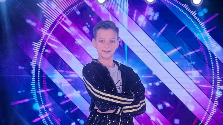 Oscar Rotaru (Picături Muzicale) – EVVIVA (Gianni Morandi) Oscar Rotaru (Picături Muzicale) – EVVIVA (Gianni Morandi)