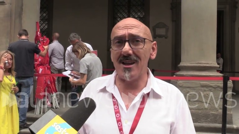 Firenze, la protesta dei lavoratori degli Uffizi: “Schmidt e Sangiuliano, c’è posta per voi” Firenze, la protesta dei lavoratori degli Uffizi: “Schmidt e Sangiuliano, c’è posta per voi”
