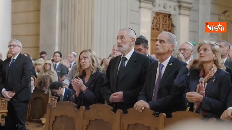 Giorgia Meloni alla sinagoga di Roma per commemorare i morti del 7 Ottobre Giorgia Meloni alla sinagoga di Roma per commemorare i morti del 7 Ottobre