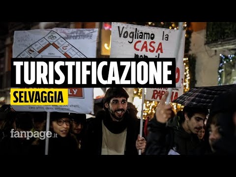 Napoli, in piazza contro assedio di B&B e case vacanza: “Città invivibile, processi vanno governati” Napoli, in piazza contro assedio di B&B e case vacanza: “Città invivibile, processi vanno governati”