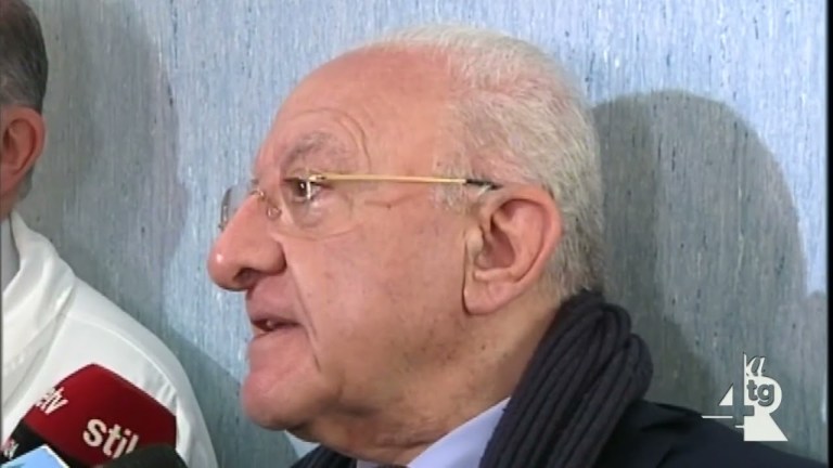 De Luca esulta dopo la sentenza della Consulta che boccia parzialmente autonomia differenziata De Luca esulta dopo la sentenza della Consulta che boccia parzialmente autonomia differenziata