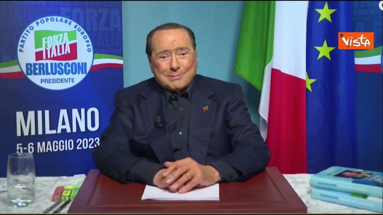 Silvio Berlusconi torna in video alla convention di Forza Italia tra gli applausi Silvio Berlusconi torna in video alla convention di Forza Italia tra gli applausi