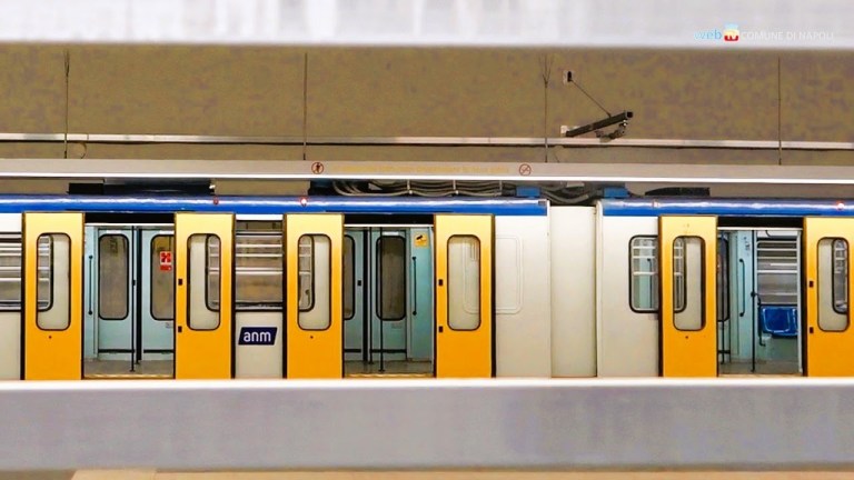 Metro, bus, tram: le novità del trasporto pubblico nell’area metropolitana di Napoli Metro, bus, tram: le novità del trasporto pubblico nell’area metropolitana di Napoli