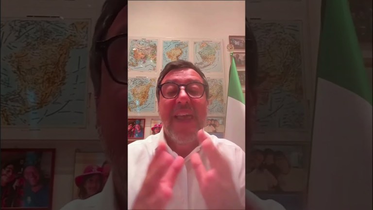 SALVINI: “IO E VANNACCI C’É LA RIDIAMO DELLE RICOSTRUZIONI DEI GIORNALI, NON ESISTE IL SUO PARTITO” SALVINI: “IO E VANNACCI C’É LA RIDIAMO DELLE RICOSTRUZIONI DEI GIORNALI, NON ESISTE IL SUO PARTITO”