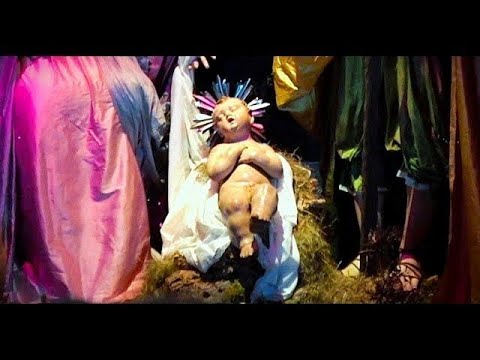 In piazza Municipio la Natività dei maestri presepiali di San Gregorio Armeno In piazza Municipio la Natività dei maestri presepiali di San Gregorio Armeno