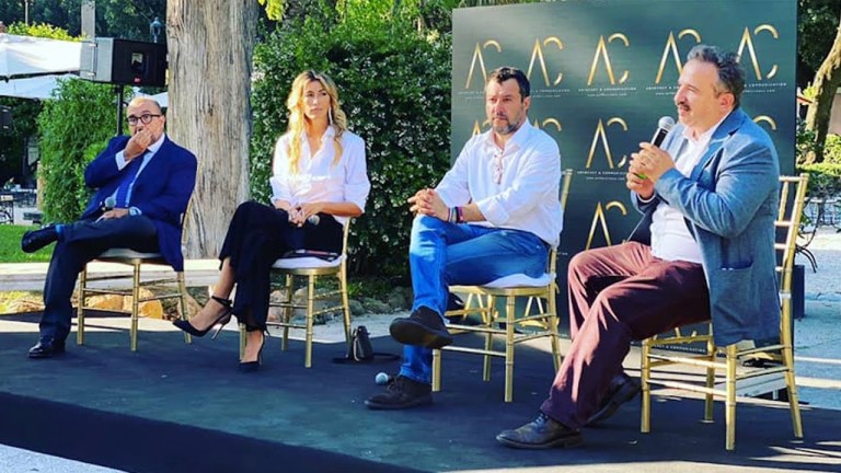 MATTEO SALVINI ALLA PRESENTAZIONE DEL LIBRO DI ANNALISA CHIRICO: “STELLE CADENTI” MATTEO SALVINI ALLA PRESENTAZIONE DEL LIBRO DI ANNALISA CHIRICO: “STELLE CADENTI”