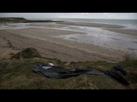 Migranti, tre morti nel Canale della Manica per raggiungere il Regno Unito dalla Francia Migranti, tre morti nel Canale della Manica per raggiungere il Regno Unito dalla Francia
