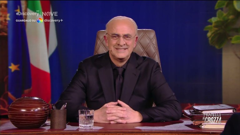 Crozza De Luca: “La Campania deve diventare mia per usucapione” Crozza De Luca: “La Campania deve diventare mia per usucapione”