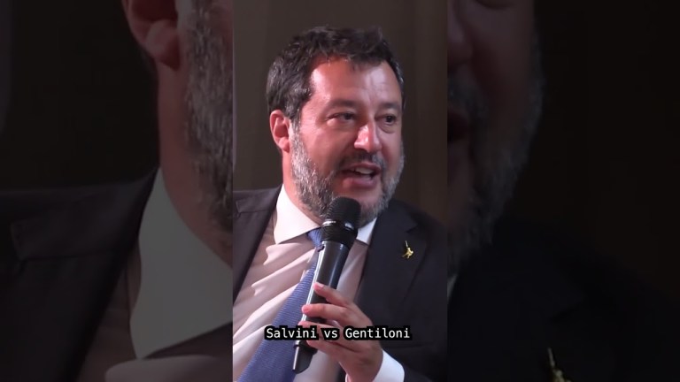 L’attacco di Salvini a Gentiloni: “Gioca con la maglietta di un’altra nazionale” #news #shorts L’attacco di Salvini a Gentiloni: “Gioca con la maglietta di un’altra nazionale” #news #shorts