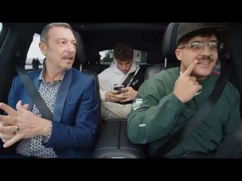 Geolier intervistato da Amadeus in giro per Napoli Geolier intervistato da Amadeus in giro per Napoli