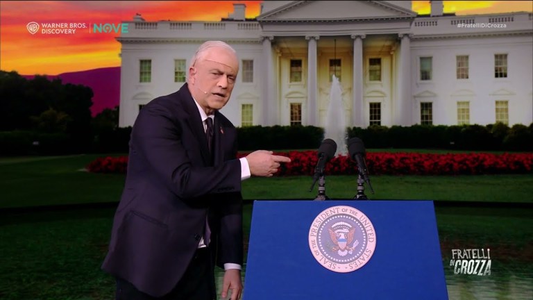 Da Biden a Feltri, alla Meloni: tutto il meglio dei personaggi di Fratelli di Crozza Da Biden a Feltri, alla Meloni: tutto il meglio dei personaggi di Fratelli di Crozza