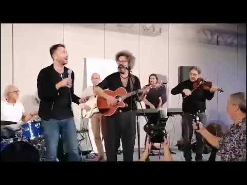 Scanzi e Cristicchi cantano Battiato al Premio Tenco Scanzi e Cristicchi cantano Battiato al Premio Tenco