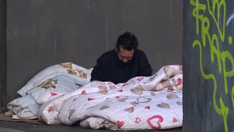 Emergenza clochard con l’arrivo del freddo a Napoli Emergenza clochard con l’arrivo del freddo a Napoli